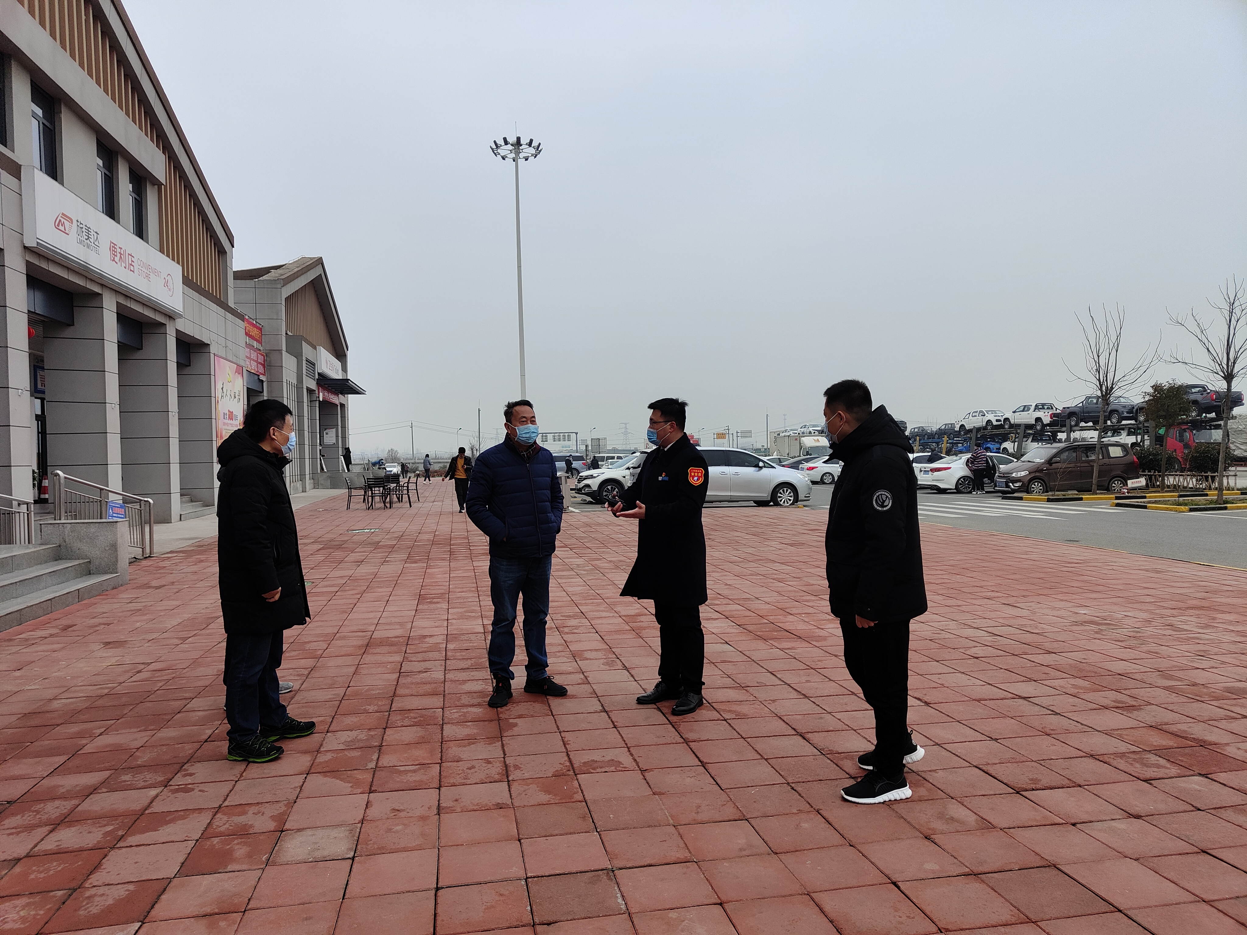 2月16日，河南交投服務區管理有限公司紀委書記王宜偉到上蔡服務區檢查工作 （翟家梓 攝.jpg