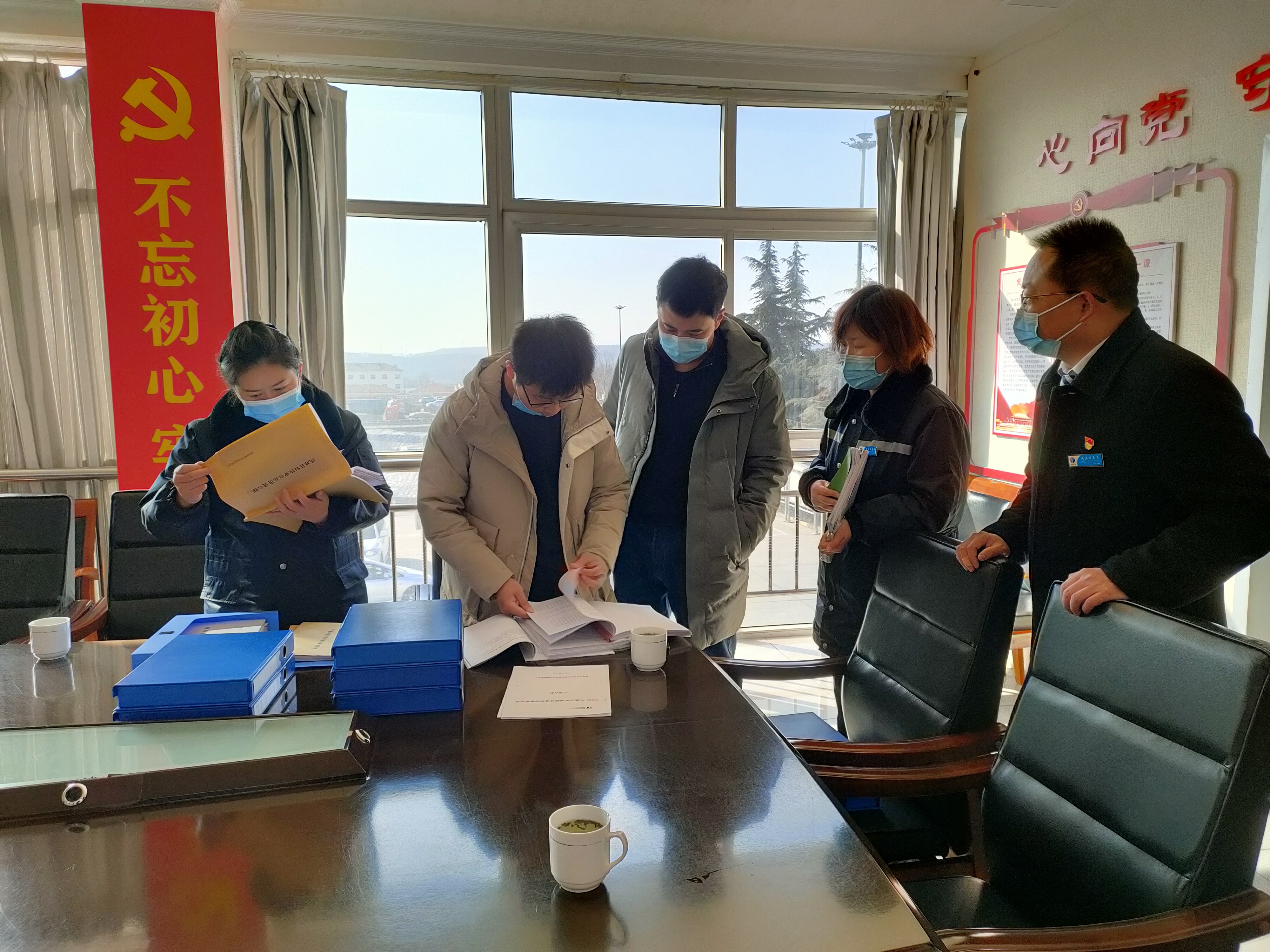 2月20日第一檢查組到澠池服務(wù)區(qū)省評檢查工作.jpg 2月20日第一檢查組到澠池服務(wù)區(qū)省評檢查工作.jpg