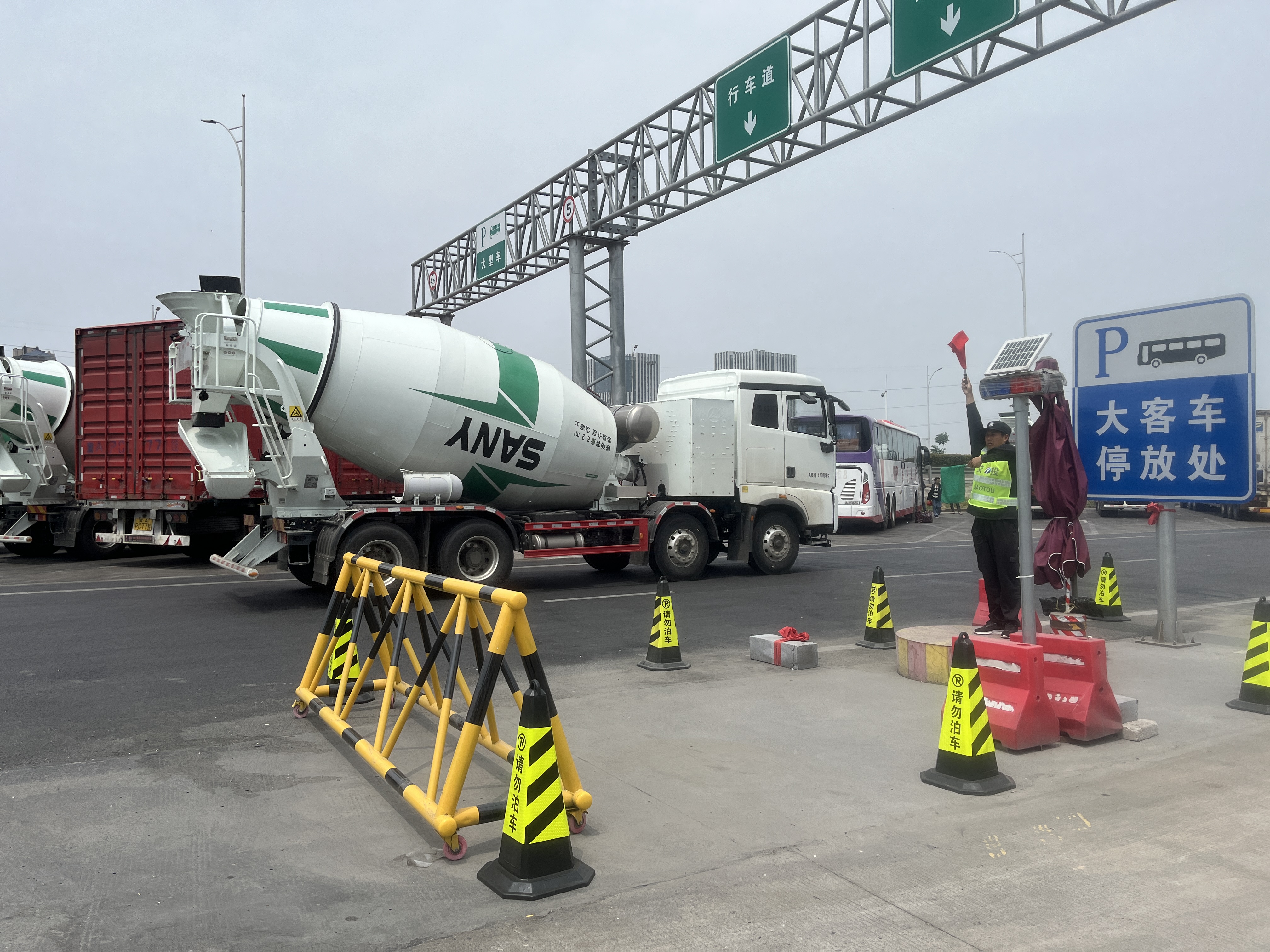 鄭州東服務區安心崗指揮車輛.jpg 鄭州東服務區安心崗指揮車輛.jpg