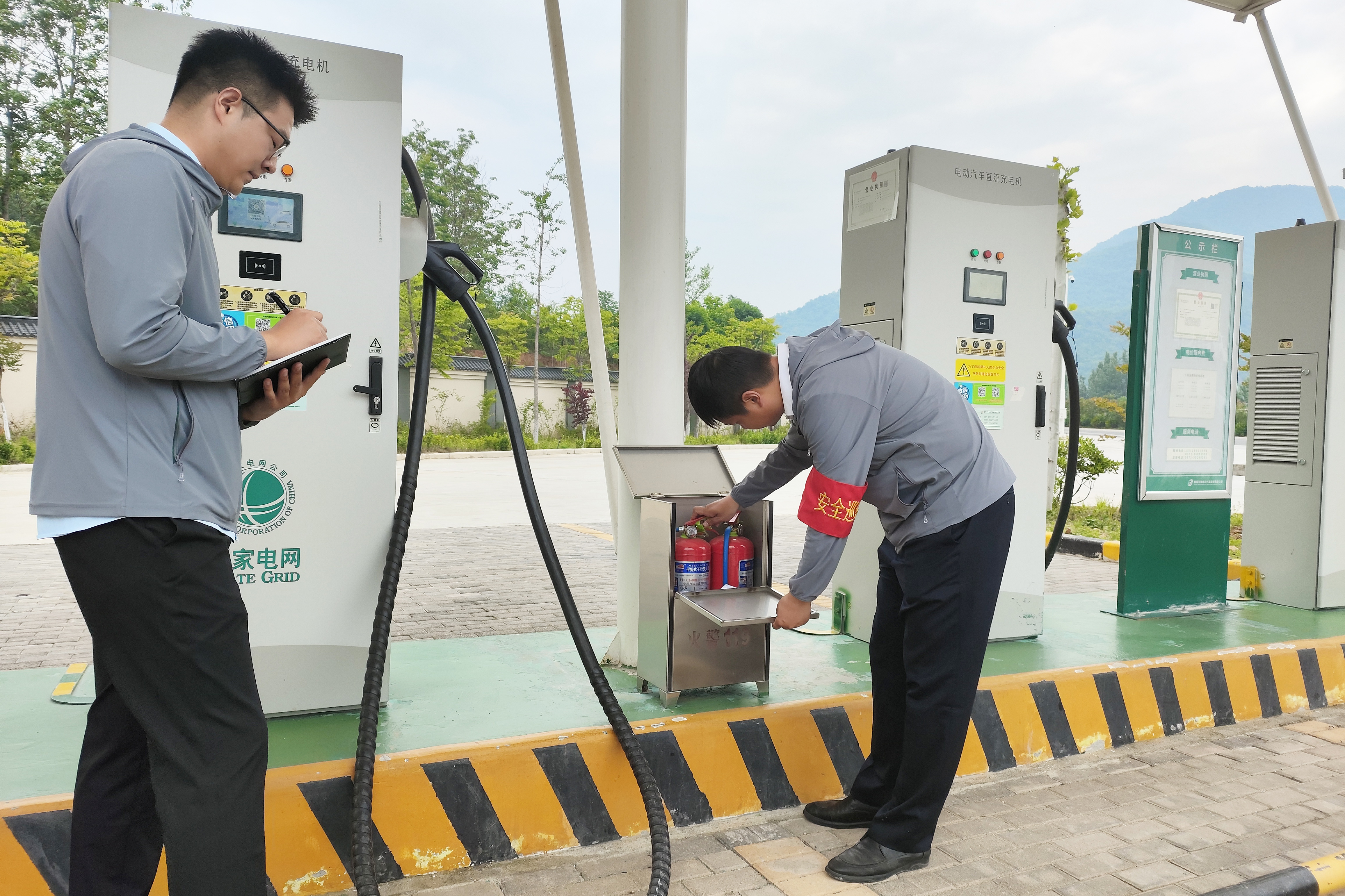 龍?zhí)稖戏?wù)區(qū)積極開展安全排查工作 (拍攝:馬萬樺 15136695334).jpg 龍?zhí)稖戏?wù)區(qū)積極開展安全排查工作 (拍攝:馬萬樺 15136695334).jpg